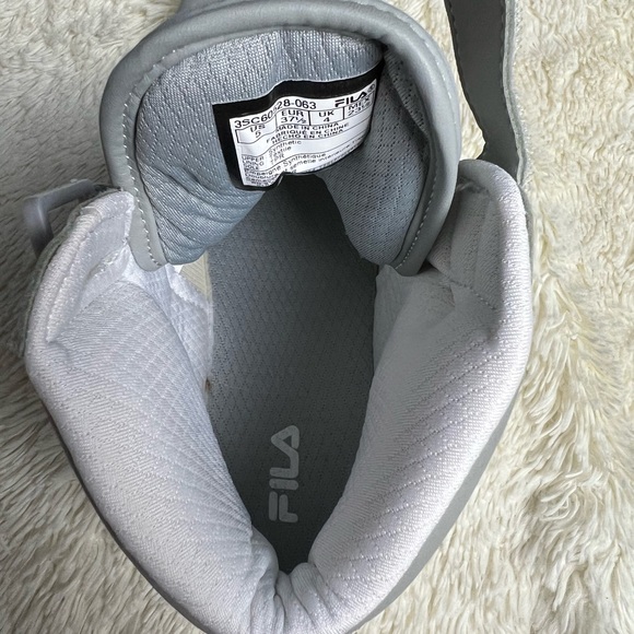 Big boys NEW FILA high top sneaker - Picture 6 of 9